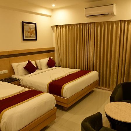 Hotel U.T.Elite บังกาลอร์ ภายนอก รูปภาพ