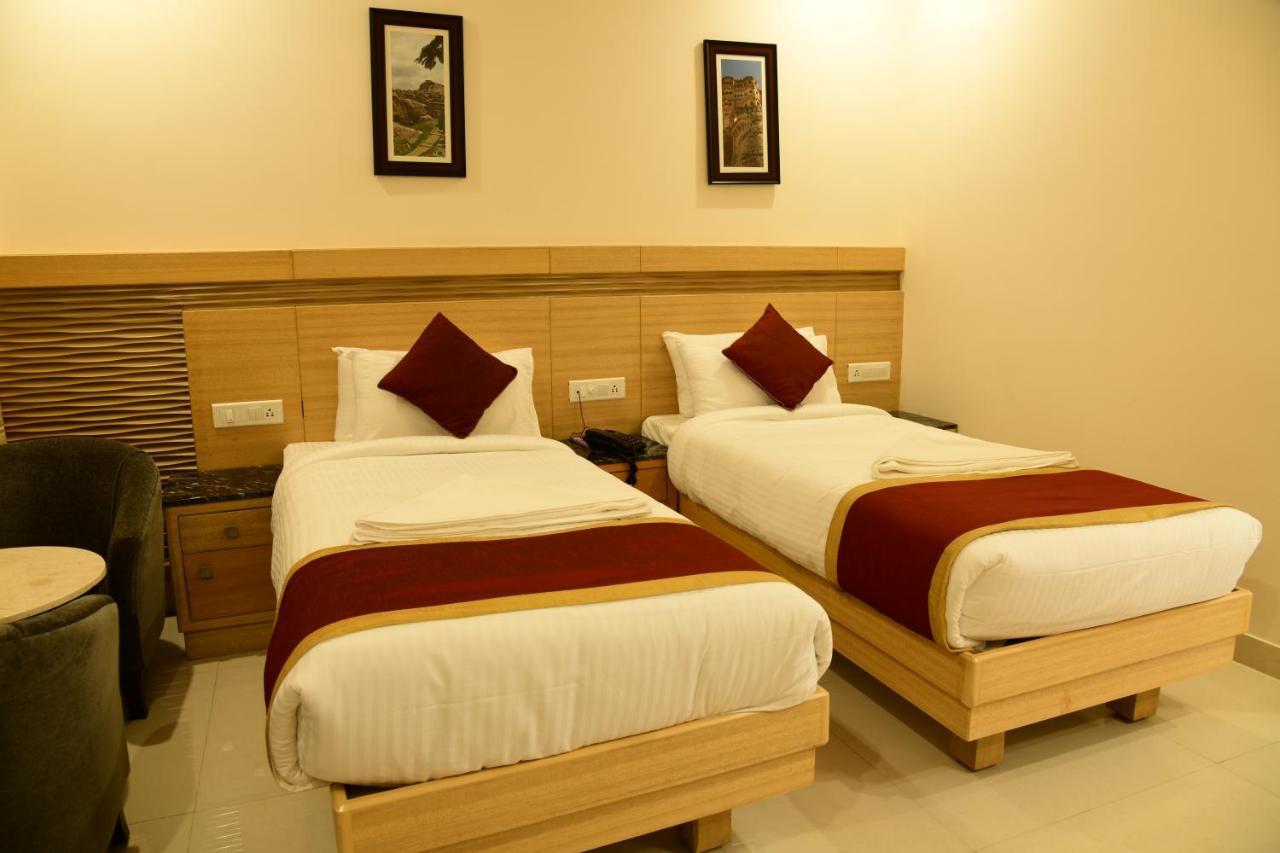 Hotel U.T.Elite บังกาลอร์ ภายนอก รูปภาพ