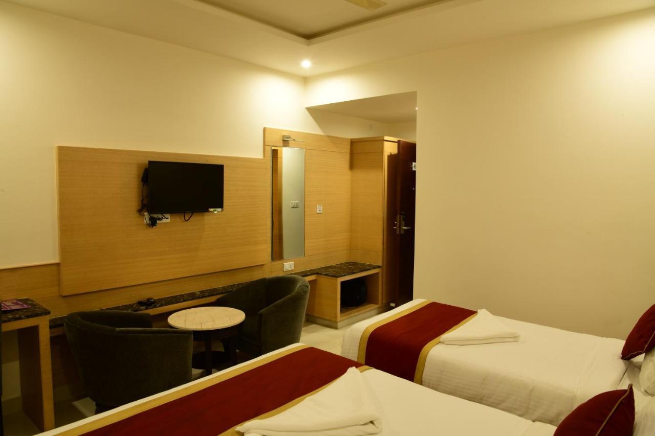 Hotel U.T.Elite บังกาลอร์ ภายนอก รูปภาพ