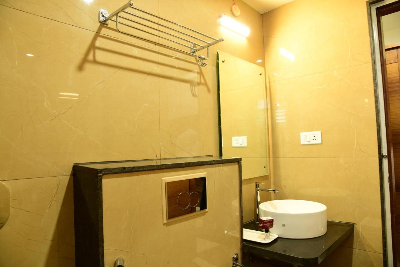 Hotel U.T.Elite บังกาลอร์ ภายนอก รูปภาพ
