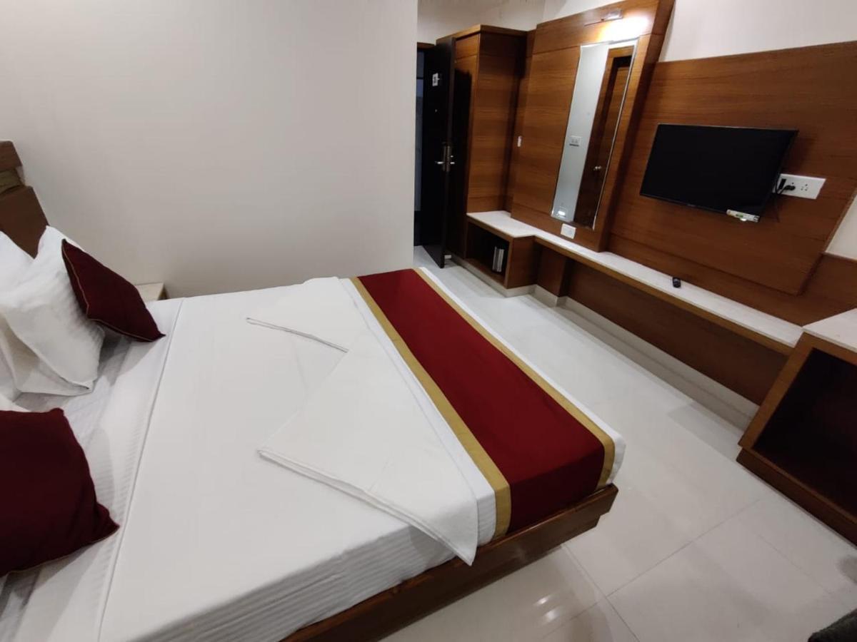 Hotel U.T.Elite บังกาลอร์ ภายนอก รูปภาพ