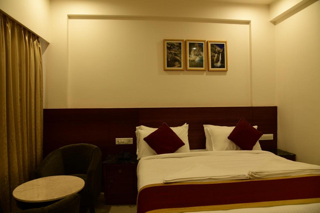 Hotel U.T.Elite บังกาลอร์ ภายนอก รูปภาพ